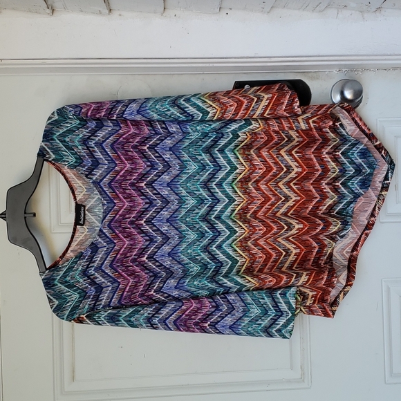 3/$30 Initiatives Asymmetrical Hem Top - Picture 1 of 6